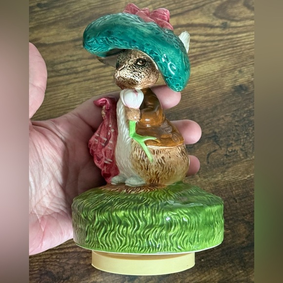 Benjamin Bunny Music Box Vintage Schmid Rotating Peter Rabbit Figurine - Picture 10 of 12